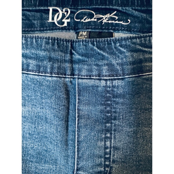 NWT DG2 Diane Gilman ~ PM Petite ~ Stretch Pull-On Ankle Jeans ~ Med Wash - Picture 3 of 5